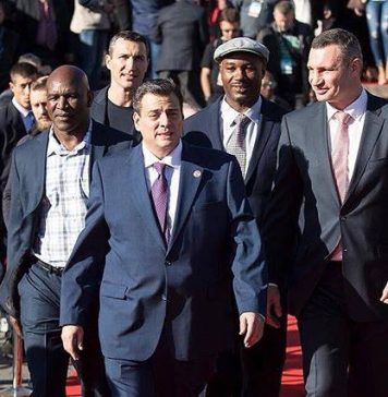 Lennox Lewis jokes in Kiev