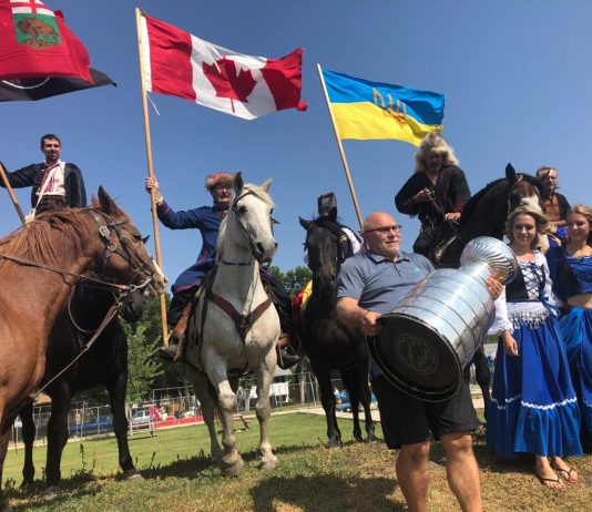 Cossacks on horseback, Ukrainian music accompany Stanley Cup through Dauphin, – CBC News