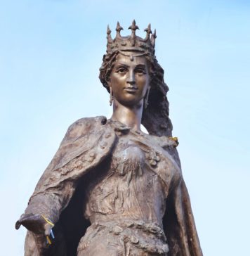 Anne of Kyiv became a Queen of France. By naming her first son and future King of France Philip, she is credited with introducing this Greek name (Philippos, from ‘philos’ and ‘hippos’, meaning “loves horses”) to royal families of Western Europe