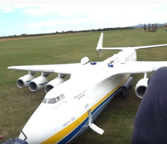 Germans demo fly Antonov-225 XXXL-scale model