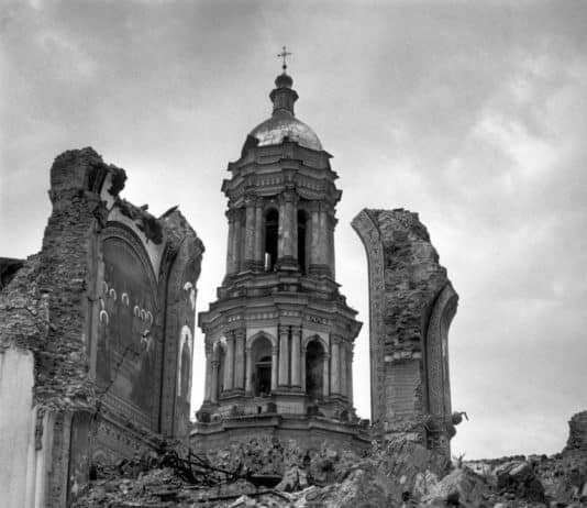 John Steinbeck describes the ruins of Kyiv-Pechersk Lavra, St. Sophia and sarcophagus of Yaroslav the Wise