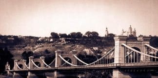 Nicholas Chain Bridge in Kyiv was the largest bridge in Europe