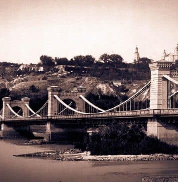 Nicholas Chain Bridge in Kyiv was the largest bridge in Europe