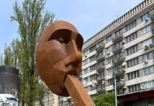 ‘Putin Suicide” Monument in Kyiv