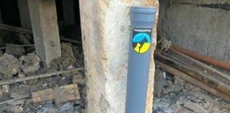 Impromptu feeders for pets in Ukrainian ruined cities