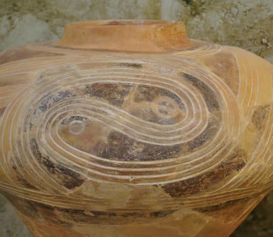 Yin-Yang symbol was created in more northern area than China? Trypillian Vase, ca 4000 BC. National Museum of History of Ukraine. Photo by the author of the article