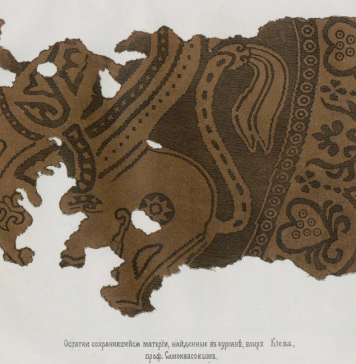 Heart-shaped ornamentations on Kyiv Rus textiles 1000 years ago. ‘Sacral Ivy’?