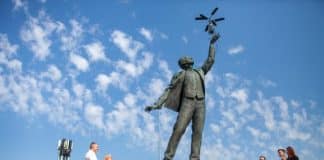 Monuments to Igor Sikorsky in Kyiv opened by Mayor Vitaly Klitschko