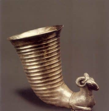 Royal Child Burial in Tovsta Mogyla Kurgan: Miniature wine vessels and rhyton