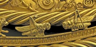 Grasshoppers on Golden Pectoral from Tovsta Mogyla