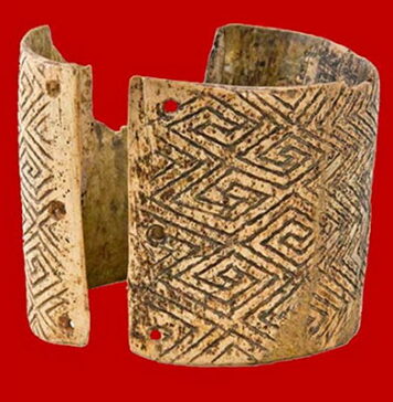 Ice Age Mammoth Ivory Bracelets from Mezin in Ukraine May Be the Most Ancient Lunar-Solar Calendars. Dating to 20,000 BC, they also represent the earliest known ‘Greek Meander’ and Ukrainian embroidery ornament patterns