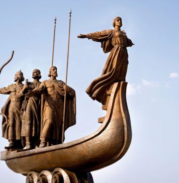 Monument to legendary founders of Kyiv