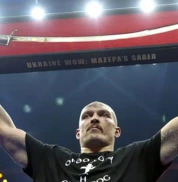 Symbolism of the Sabre Olexandr Usyk raised after his rematch with Fury: It belonged to Ukrainian Hetman Mazeppa who fought against Moscow 300 years ago