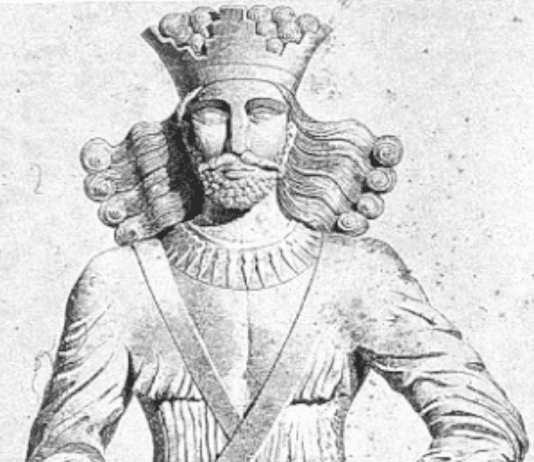 Face of Original Iran ruler: Colossal statue of Sassanian King Shapur I