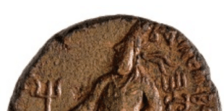 Kushan Empire Fireworshiping Kings with Tridents