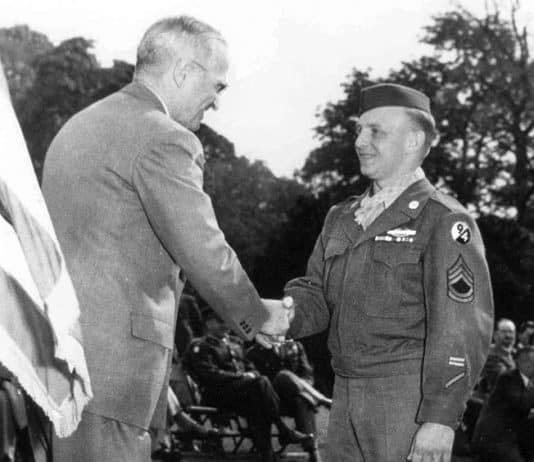WW2 Master Sergeant Nicholas Oresko, son of Ukrainian immigrants, received Medal of Honor from the hands of U.S. President Harry S. Truman