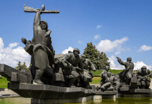 More Ukrainians died fighting Nazism in WW2 than Americans, British, and French combined, – Yale Prof. Timothy Snyder