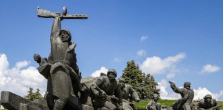 More Ukrainians died fighting Nazism in WW2 than Americans, British, and French combined, – Yale Prof. Timothy Snyder