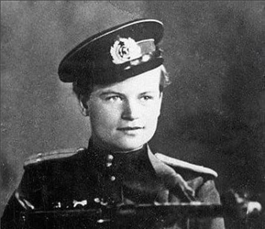 Ukrainian Yevdokia Zavaliy, the only Soviet female commander of a Marines platoon during WW2: Kept her gender secret to get to the Front at age 17