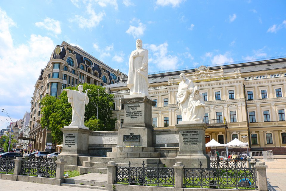 Reopening of new monument to Olga of Kyiv on May 25 1996