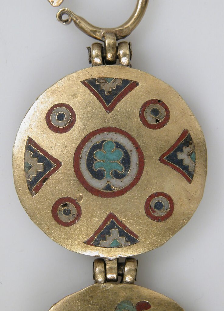 Chain with Birds and Geometric Motifs1