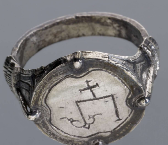 Silver Finger-Ring from 12th century Kyiv in the British Museum