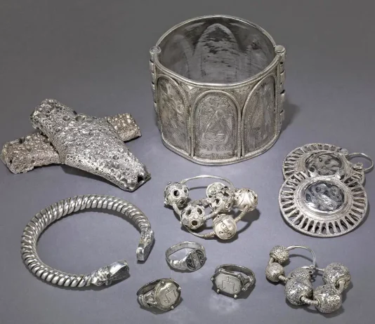 Kyiv Hoard of 1842 found near Desiatynna Church: how a Russian stole Ukraine’s National Treasure