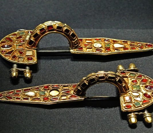 5th-Century Gold Fibulae Found in Austria in 1910: Made in Taurica/ Crimea?