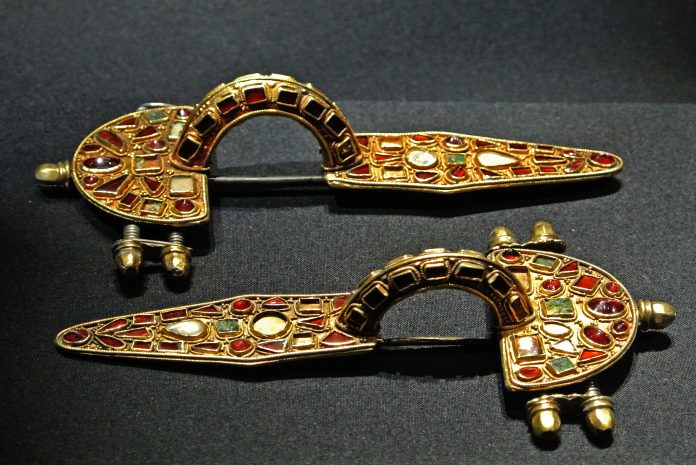 Gold fibulae found in Lower Austria in 1910
