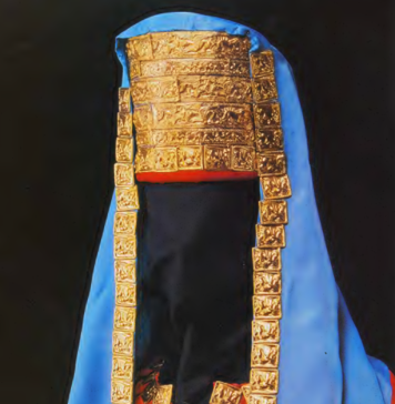 The Richest Scythian Female Burial in Ukraine: Priestess-Queen in Griffins Headdress with Her Child and Servants