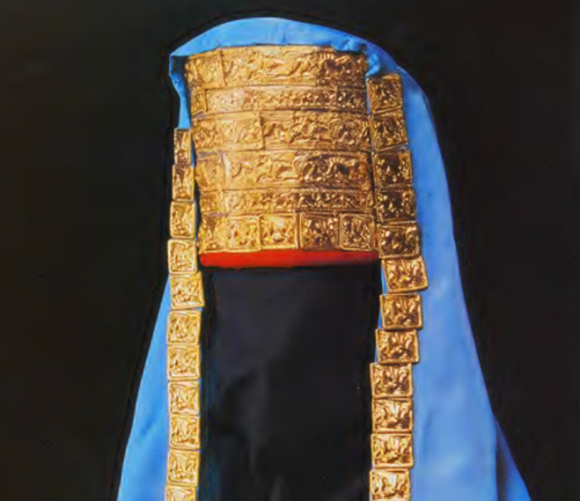 The Richest Scythian Female Burial in Ukraine: Priestess-Queen in Griffins Headdress with Her Child and Servants